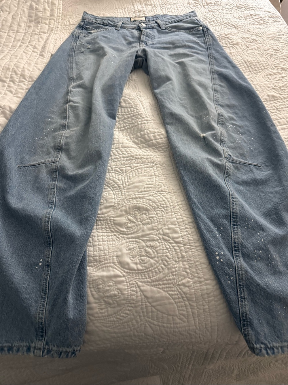 Free people Women's Light Blue Painter-Style barrel Jeans white paint spackled